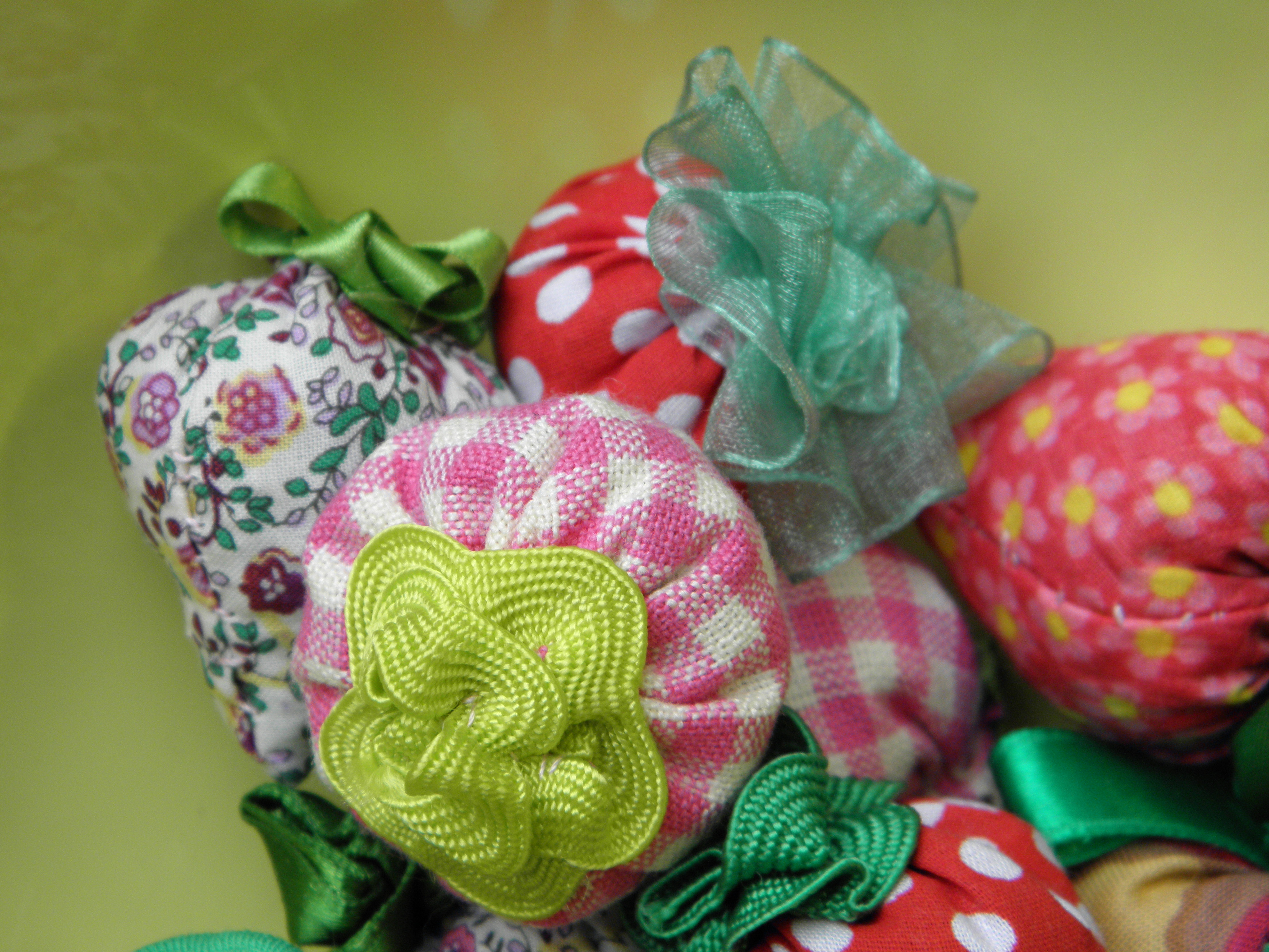 fabric_strawberries_OLYMPUS DIGITAL CAMERA