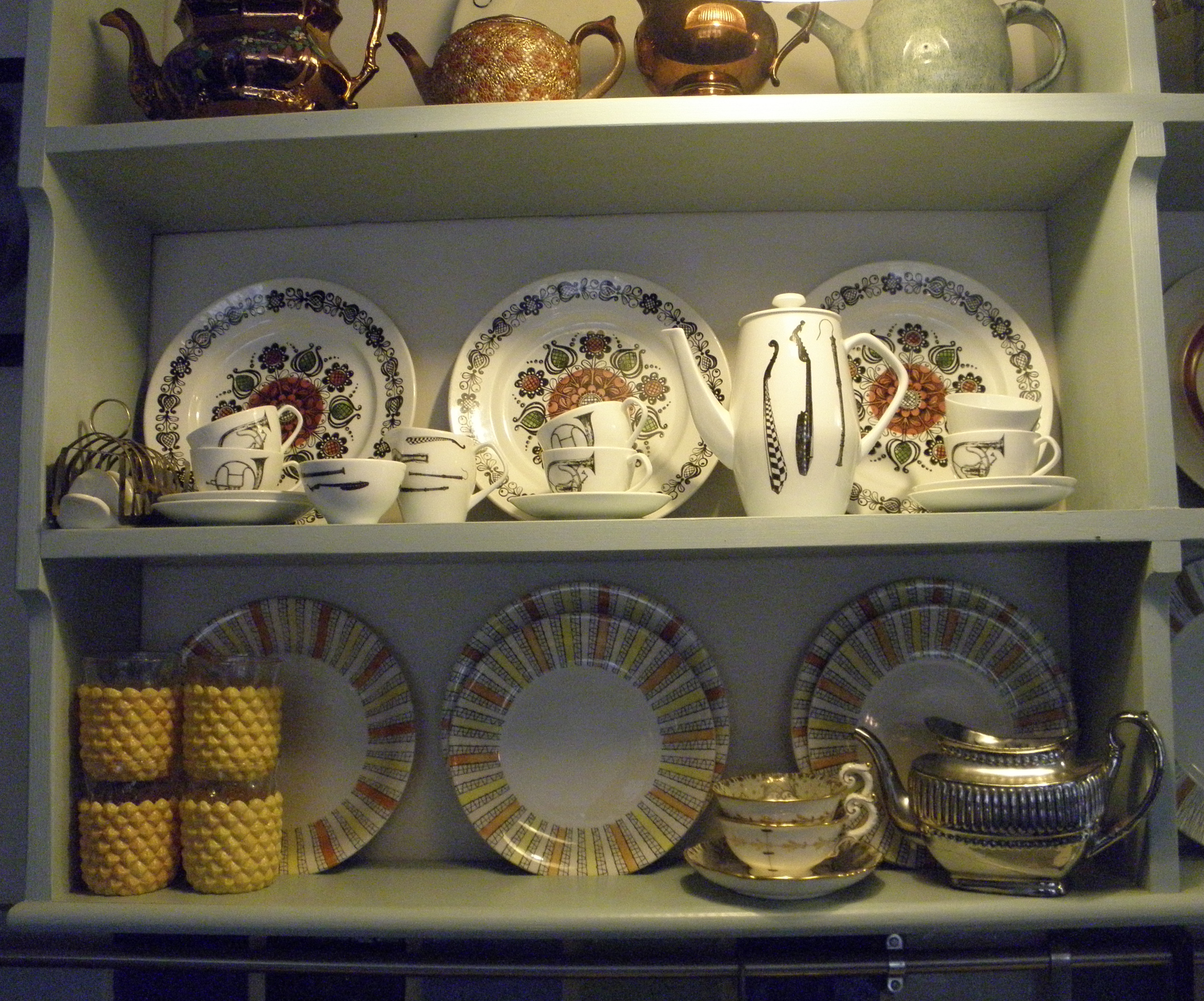 Voewood_kitchen_shelves_OLYMPUS DIGITAL CAMERA