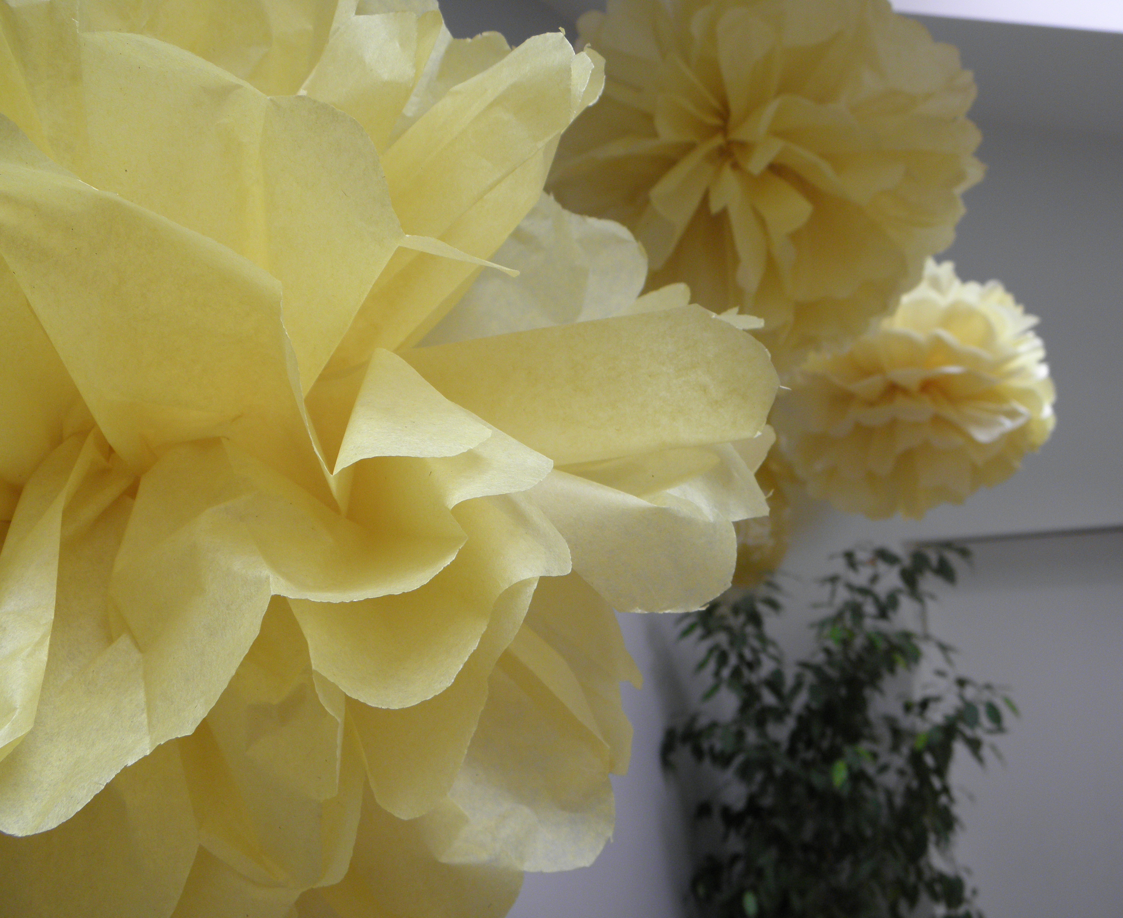 golden_paper_pompoms