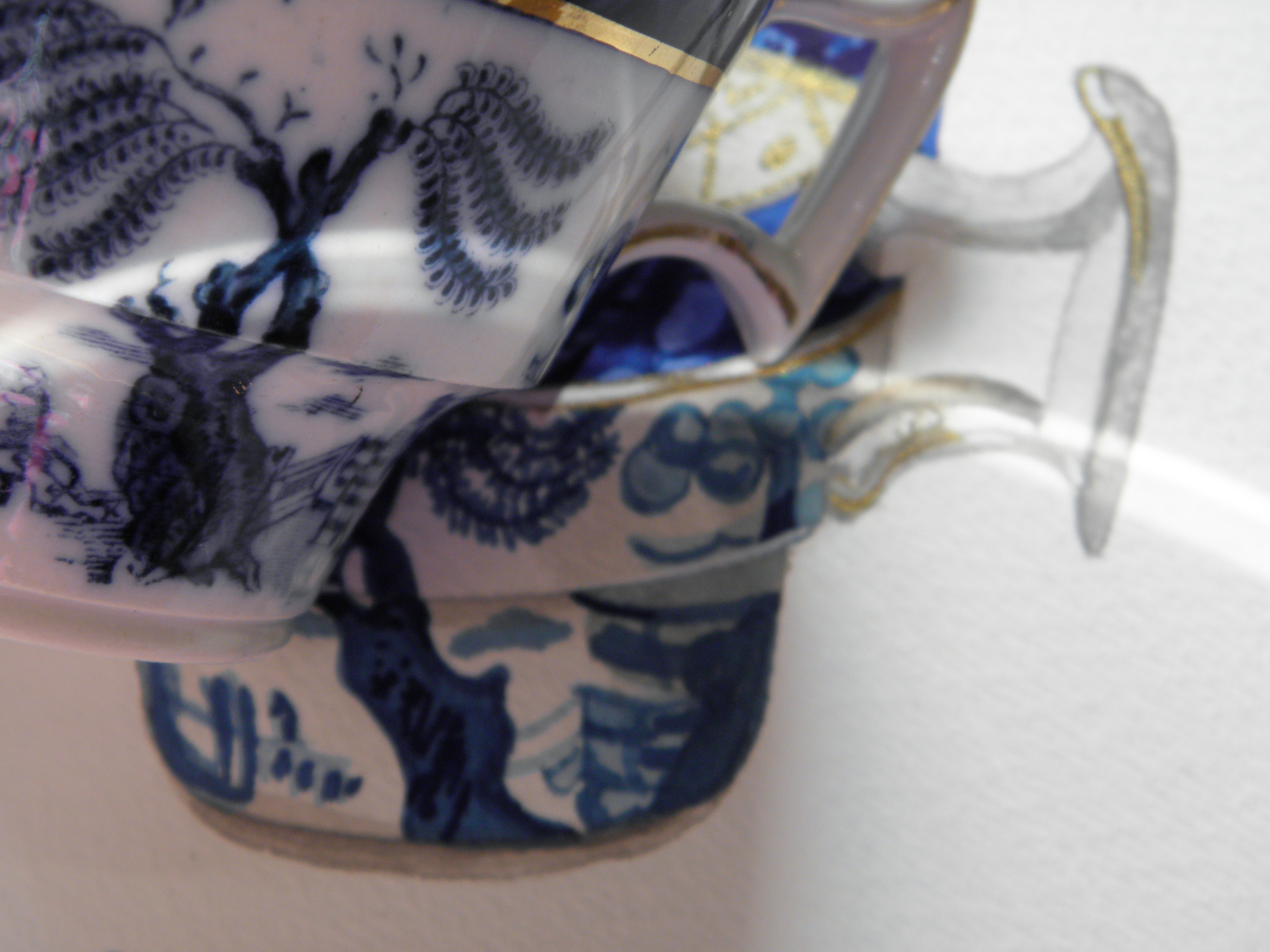 oriental_cup_and_painting