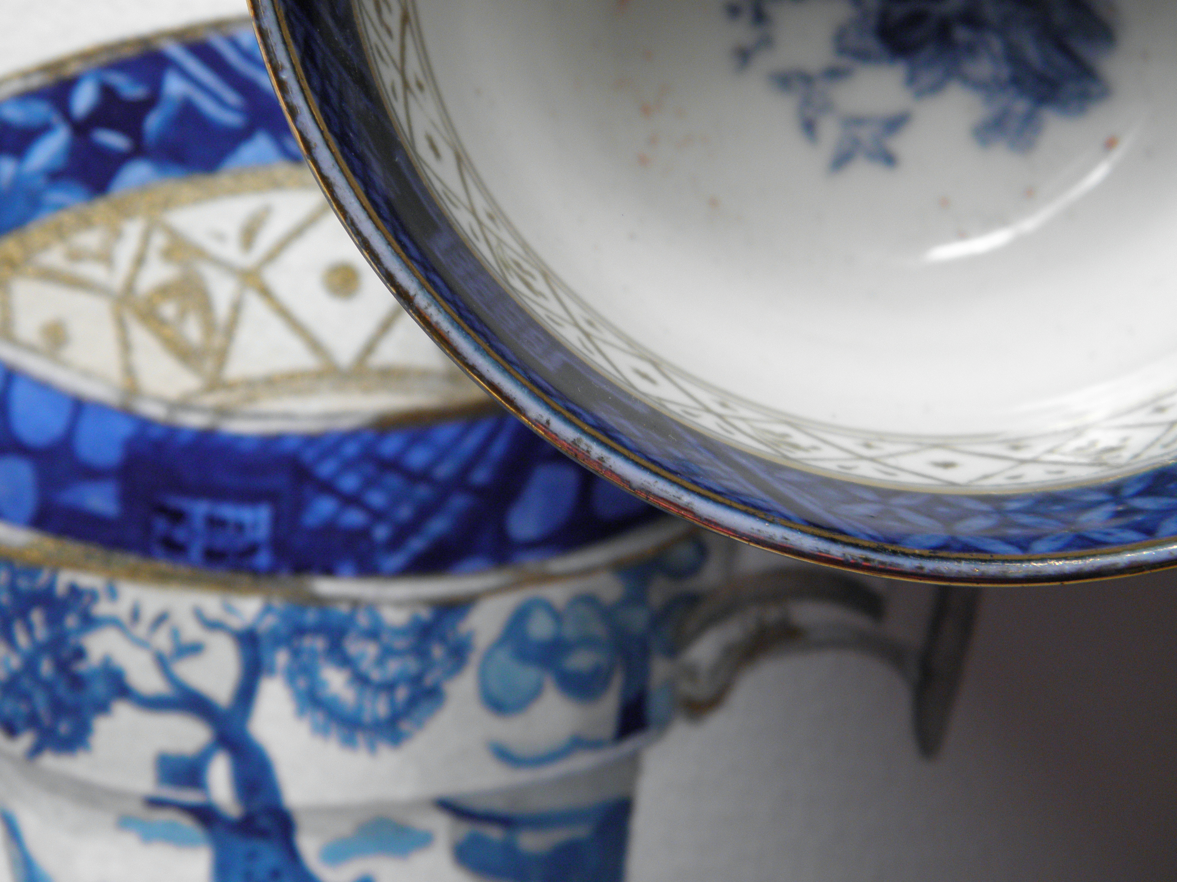 oriental_cup_and_painting_2